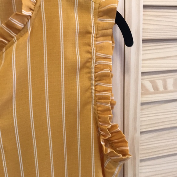 IRIS yellow top with beautiful ruffle details - Picture 4 of 5